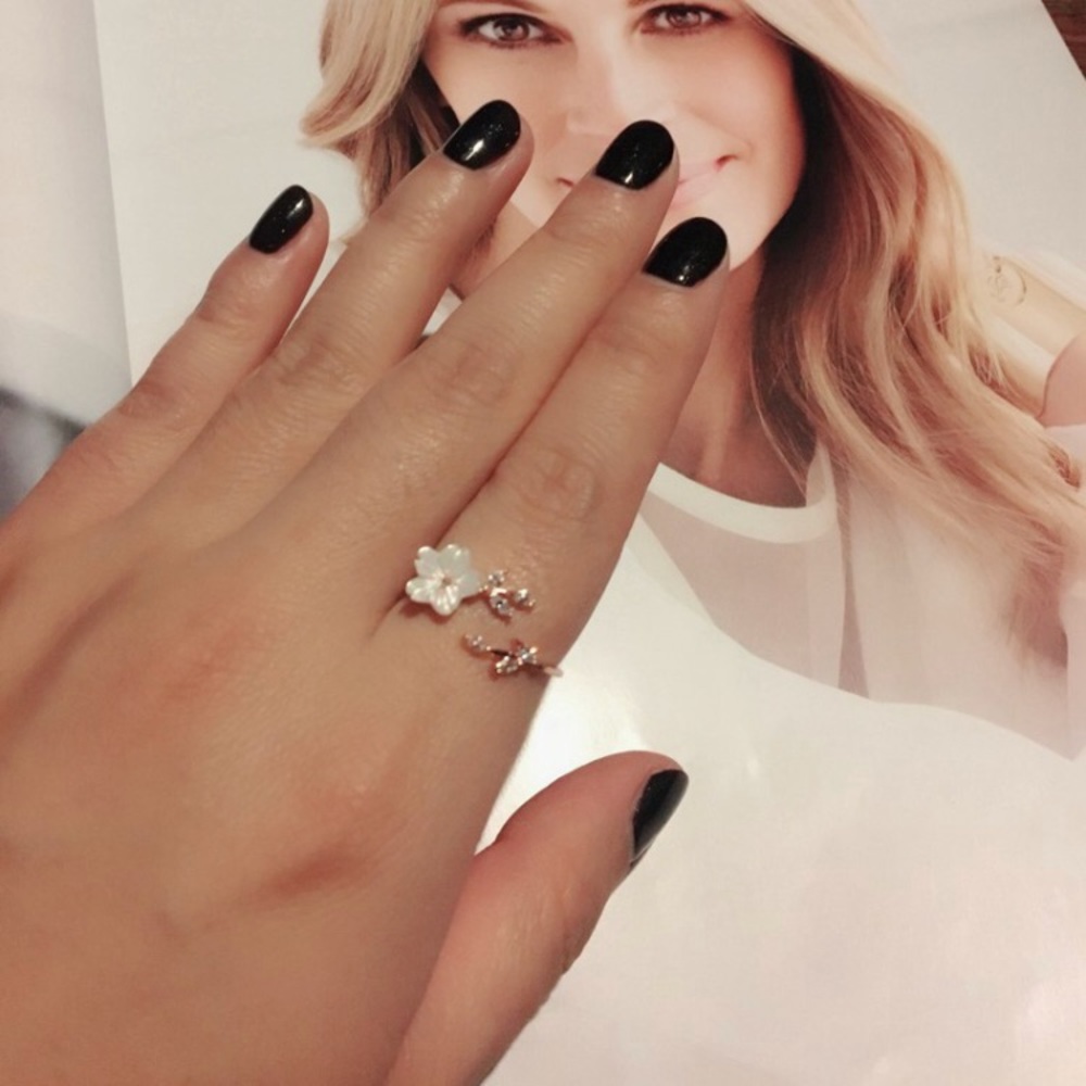 🌼Flower ring🌼 - Picture 2 of 2